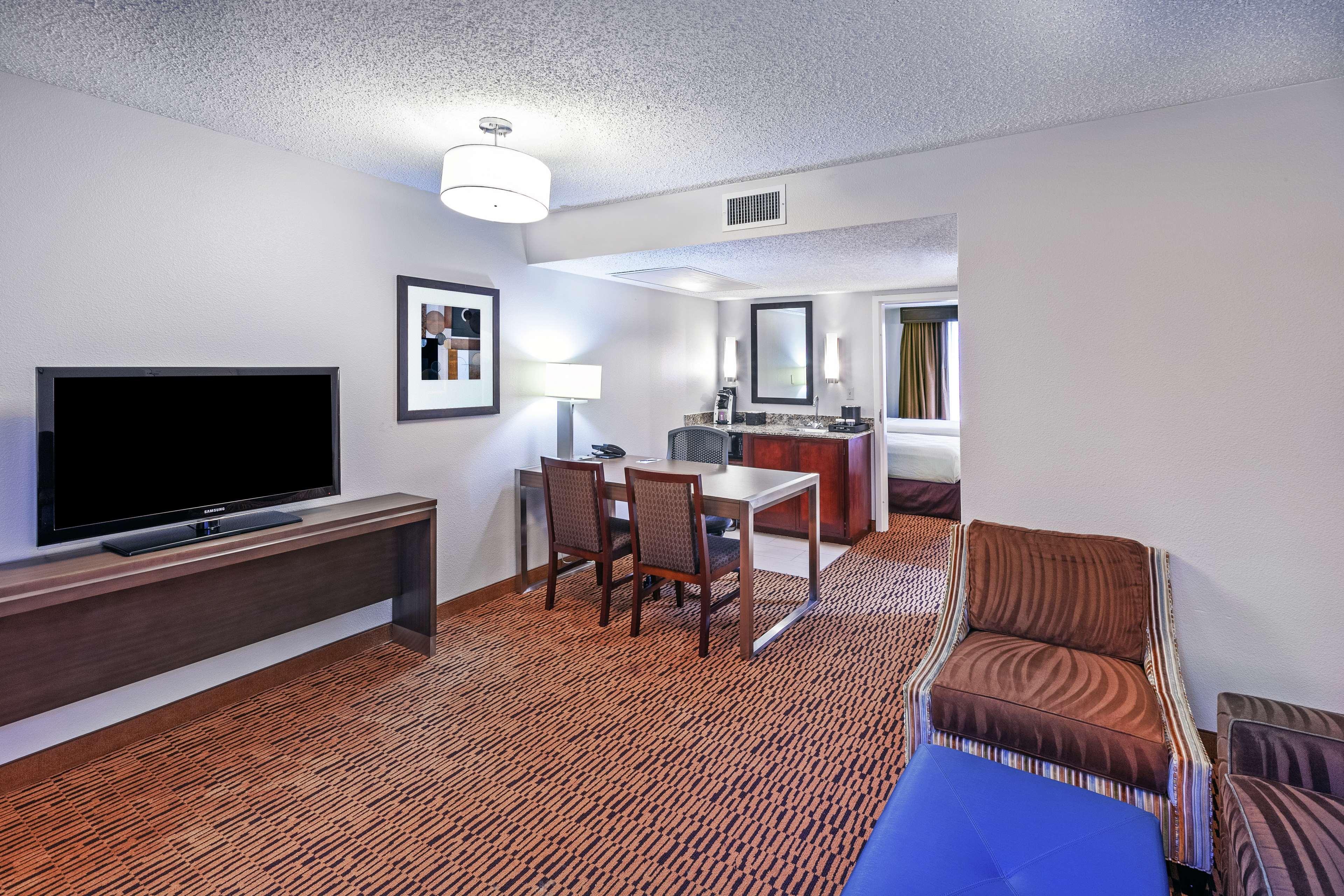 Embassy Suites By Hilton Dallas Market Center Dış mekan fotoğraf