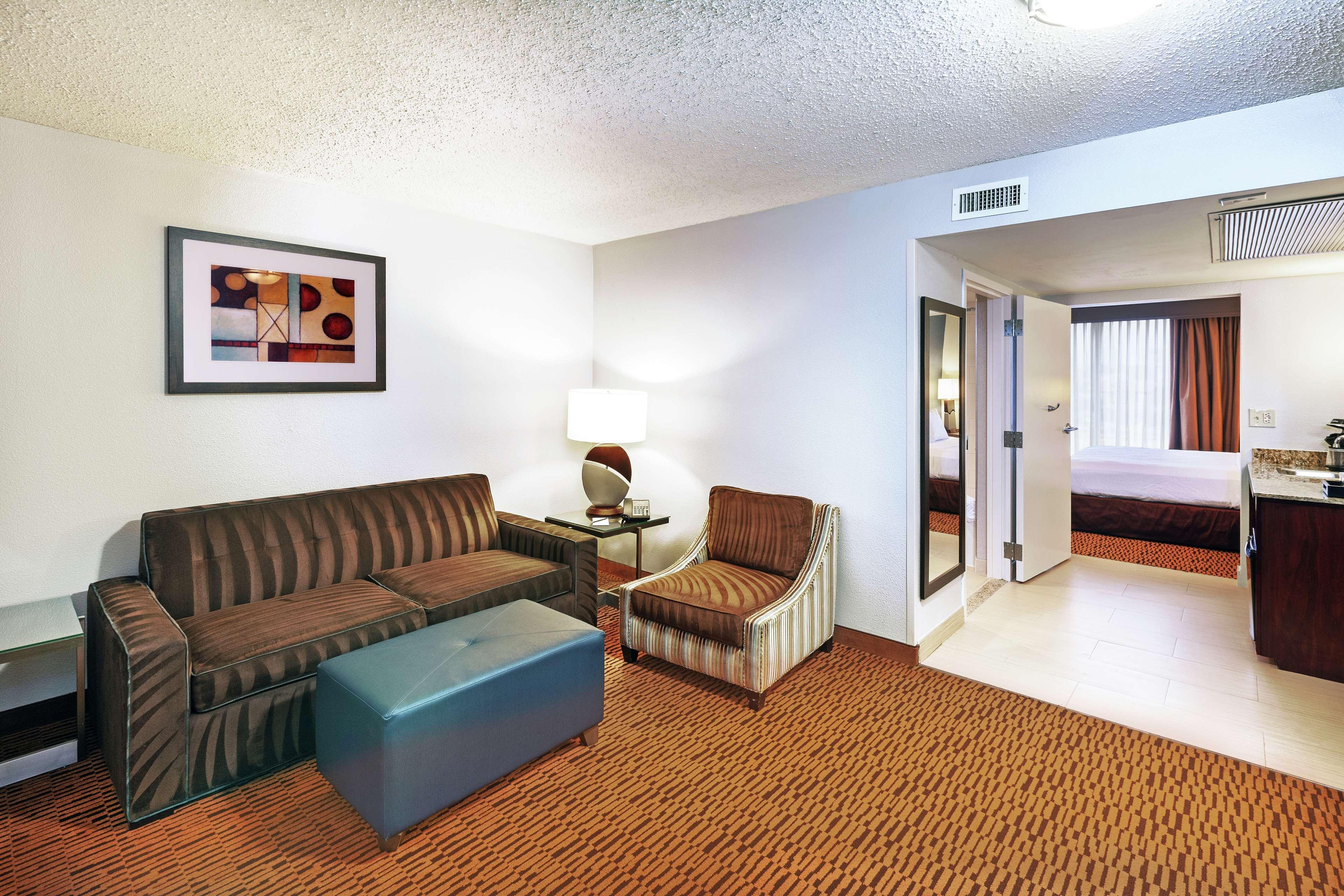Embassy Suites By Hilton Dallas Market Center Dış mekan fotoğraf