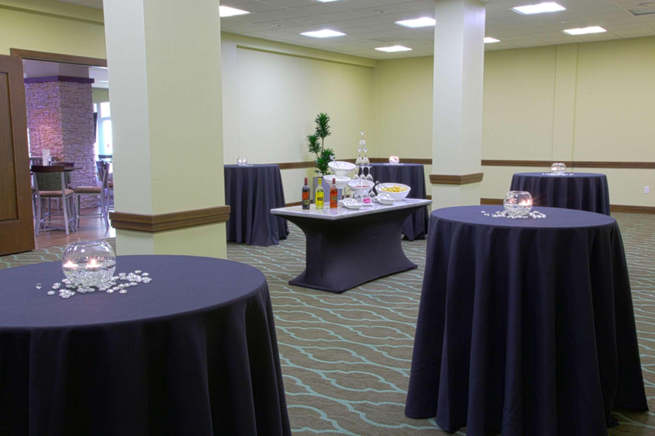 Embassy Suites By Hilton Dallas Market Center Restoran fotoğraf