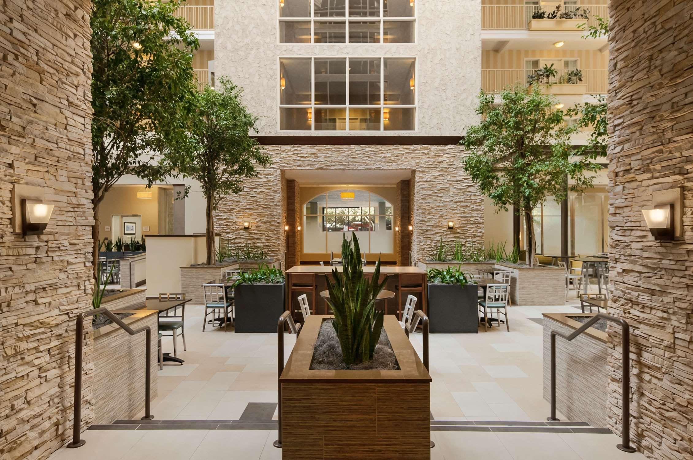 Embassy Suites By Hilton Dallas Market Center İç mekan fotoğraf