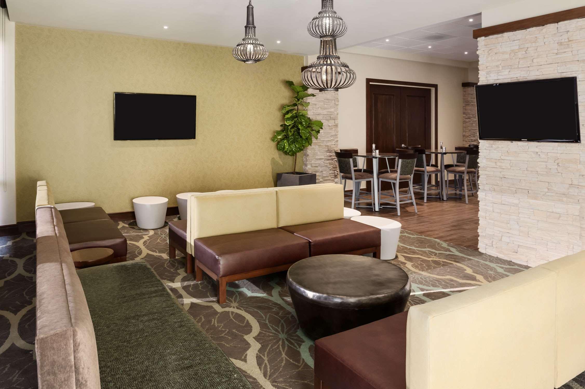 Embassy Suites By Hilton Dallas Market Center Restoran fotoğraf