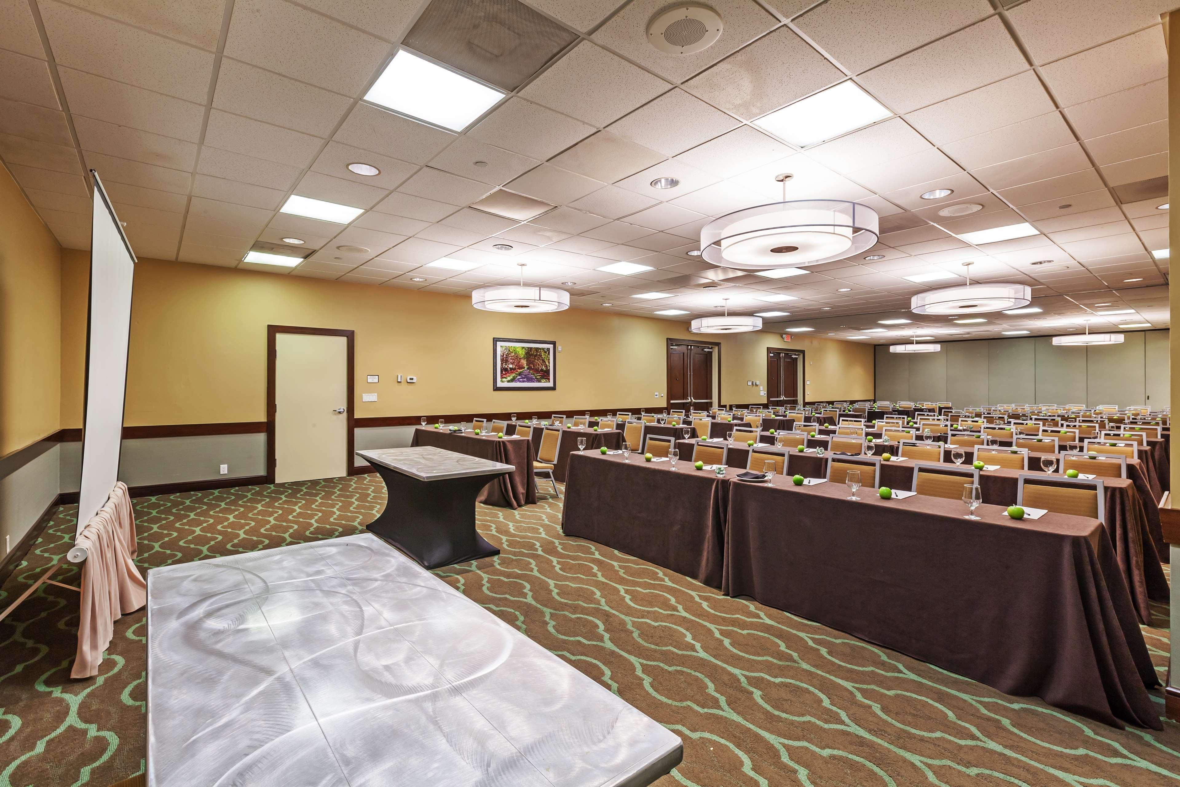 Embassy Suites By Hilton Dallas Market Center Dış mekan fotoğraf
