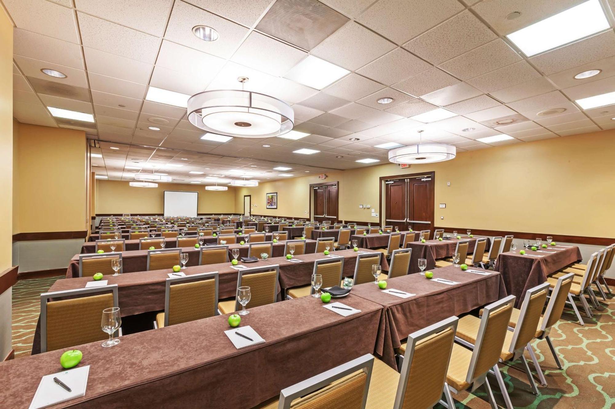 Embassy Suites By Hilton Dallas Market Center Dış mekan fotoğraf