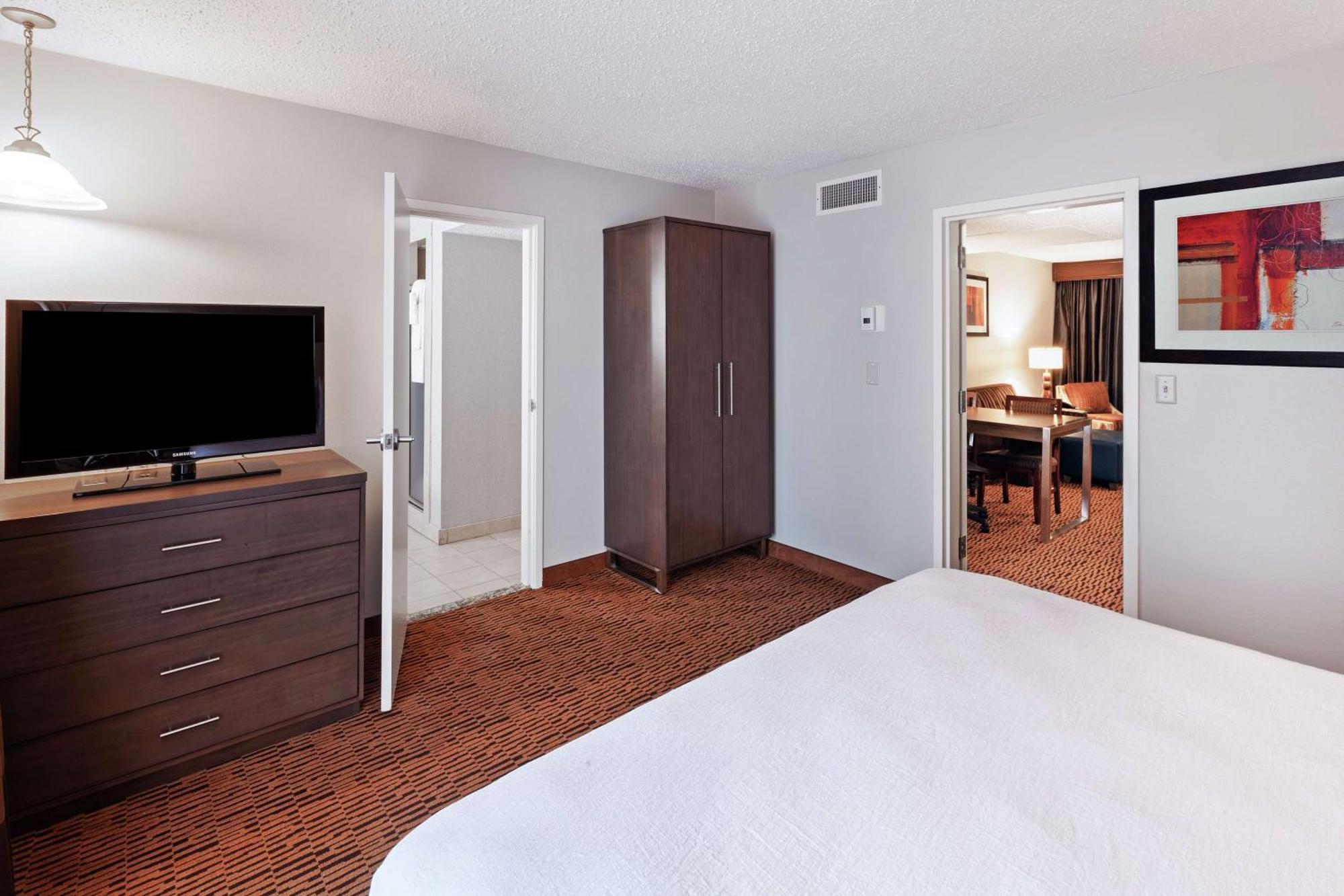 Embassy Suites By Hilton Dallas Market Center Dış mekan fotoğraf