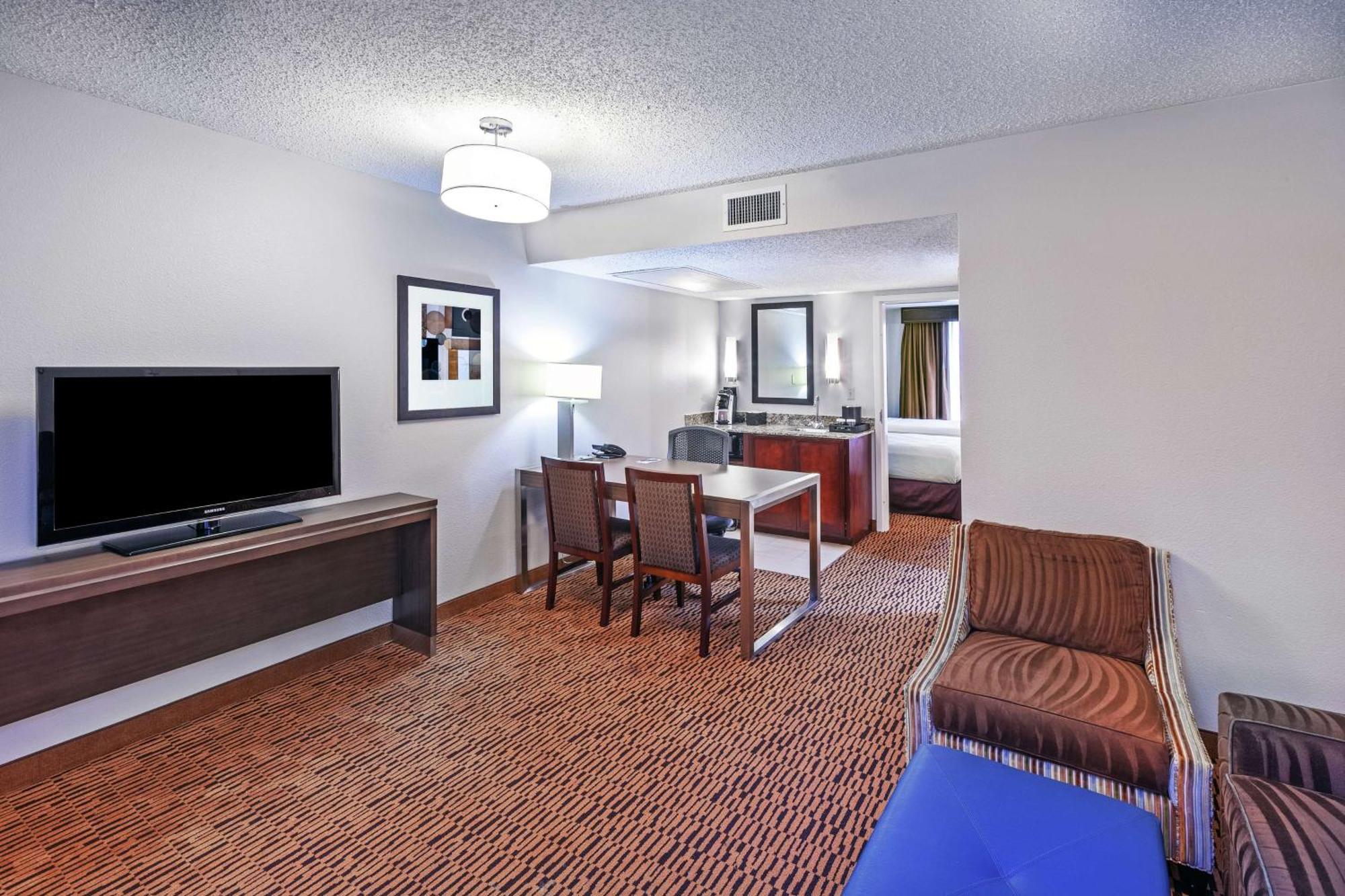 Embassy Suites By Hilton Dallas Market Center Dış mekan fotoğraf