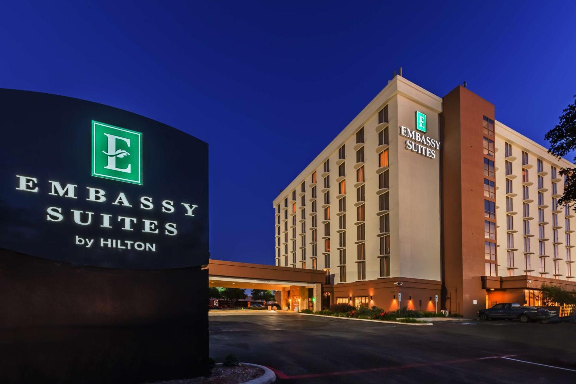 Embassy Suites By Hilton Dallas Market Center Dış mekan fotoğraf