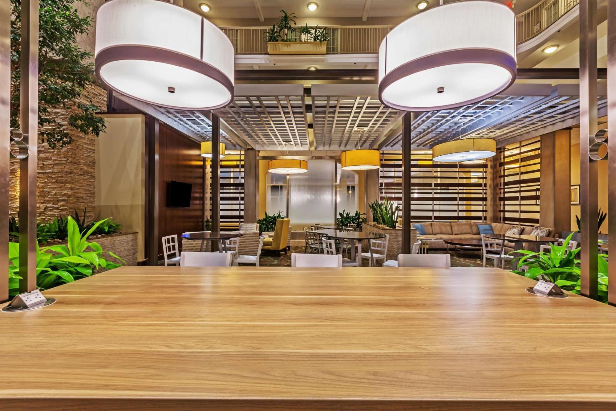 Embassy Suites By Hilton Dallas Market Center Dış mekan fotoğraf