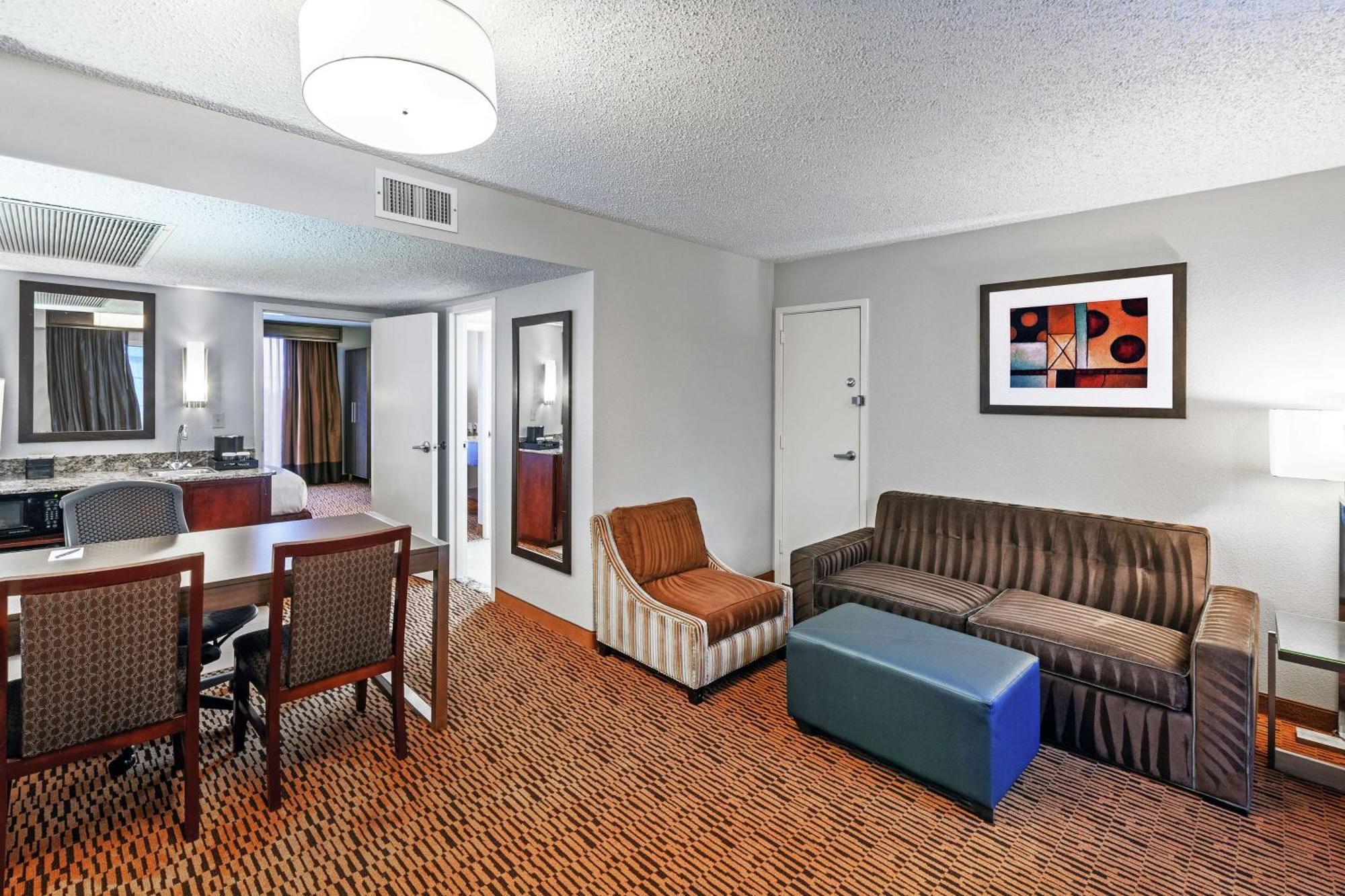 Embassy Suites By Hilton Dallas Market Center Dış mekan fotoğraf