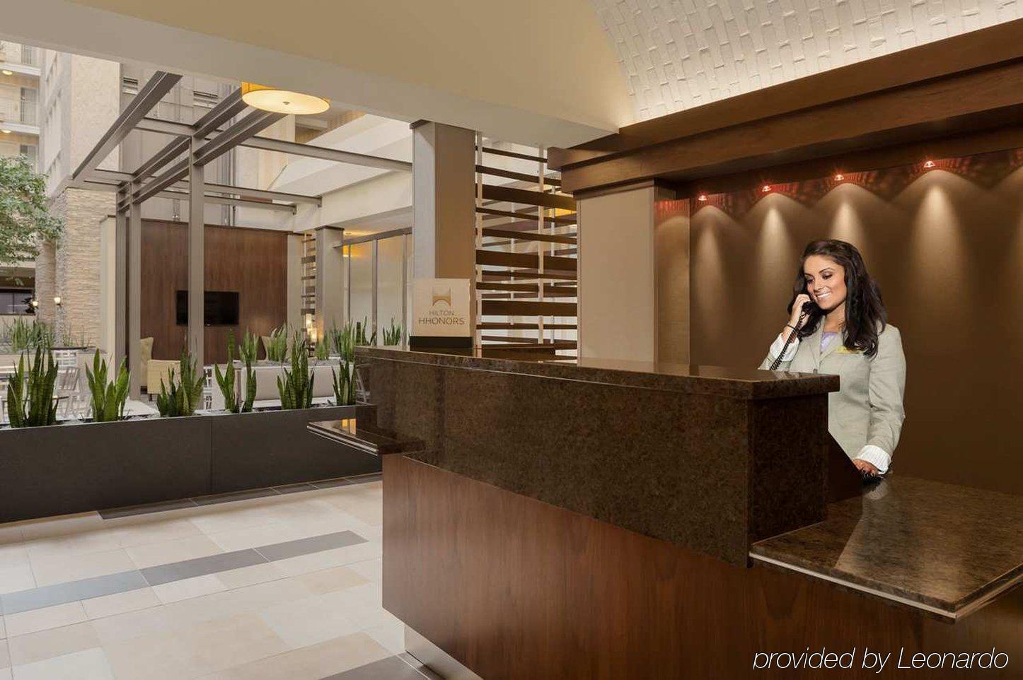 Embassy Suites By Hilton Dallas Market Center İç mekan fotoğraf