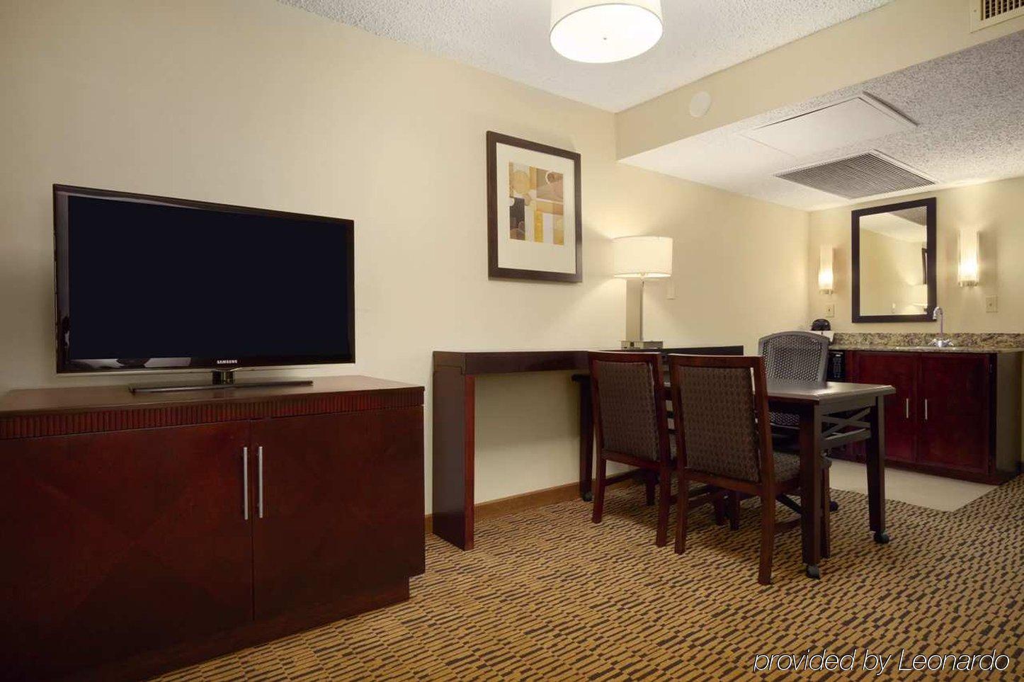 Embassy Suites By Hilton Dallas Market Center Oda fotoğraf
